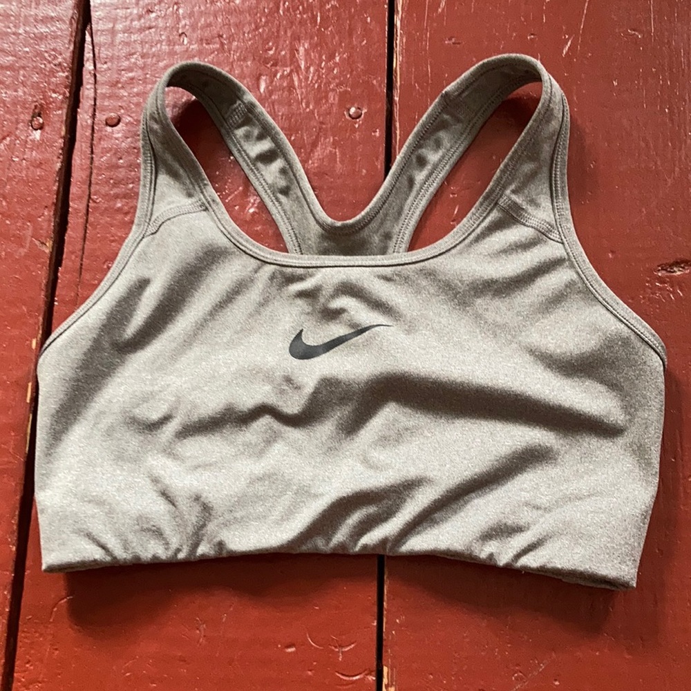 Nike Women’s Sports Bra (Size Medium)